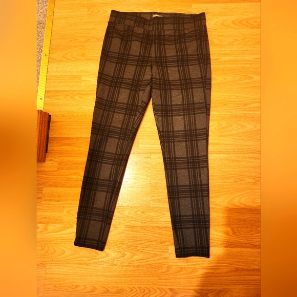 Maurices medium grey and black plaid skinny pants. - Picture 1 of 3